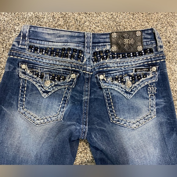 Miss Me Women’s boot cut jeans. Like new barely worn size 27 - Picture 3 of 5